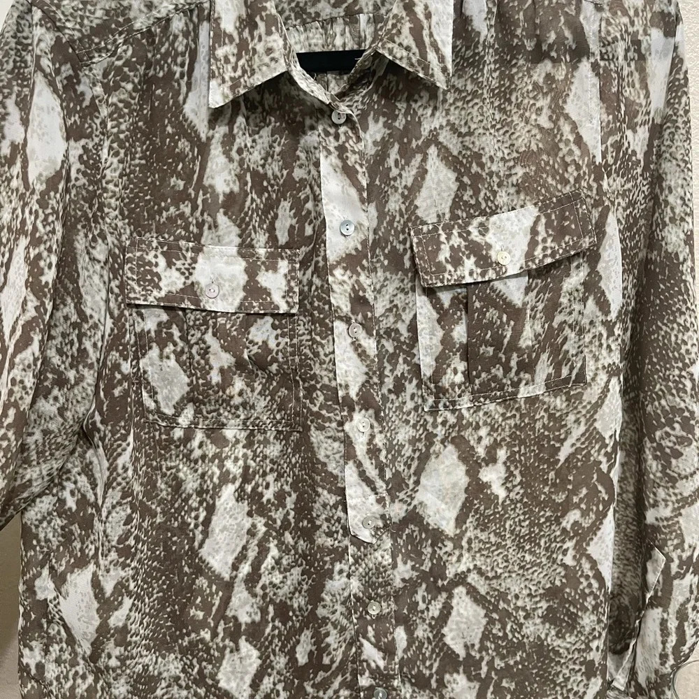 Willi Smith Snake print long sleeve button down blouse M - Picture 11 of 13